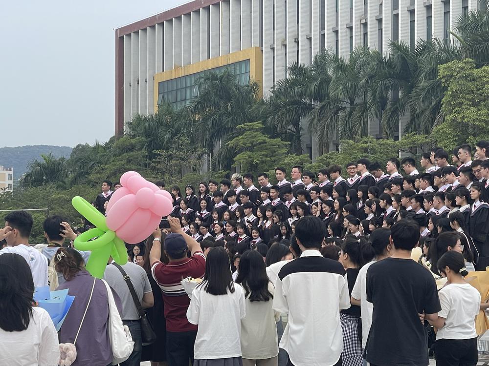 毕业照拍照现场.HEIC-2023-05-04-01-12-04-436.jpg