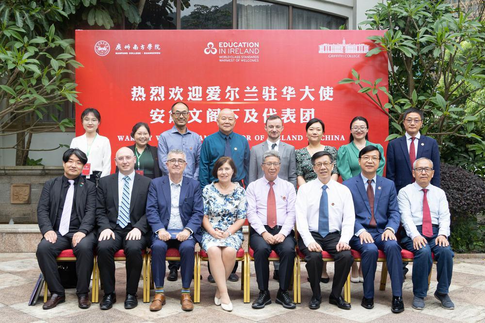 1.人员合影.jpg