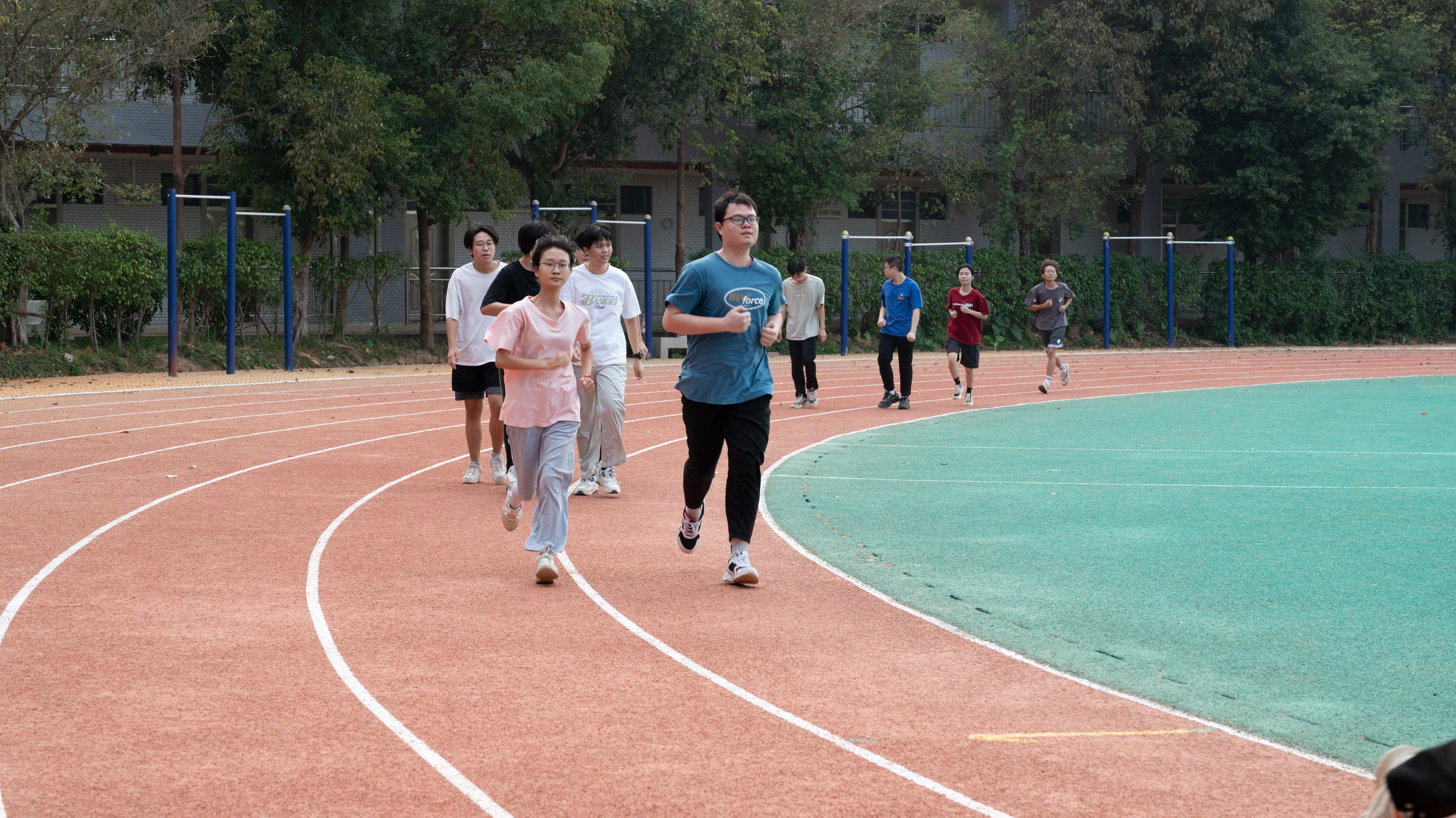 天天观点：广州一高职“另类”校园马拉松，超万名在校生齐参与