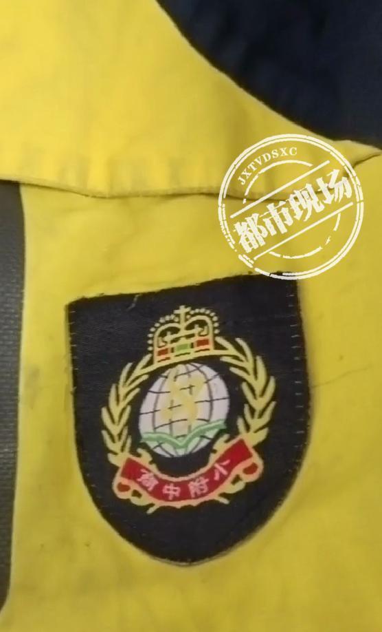 学生旧冬季校服填充物是碎布垃圾？当地教体局回应OB电竞平台(图3)