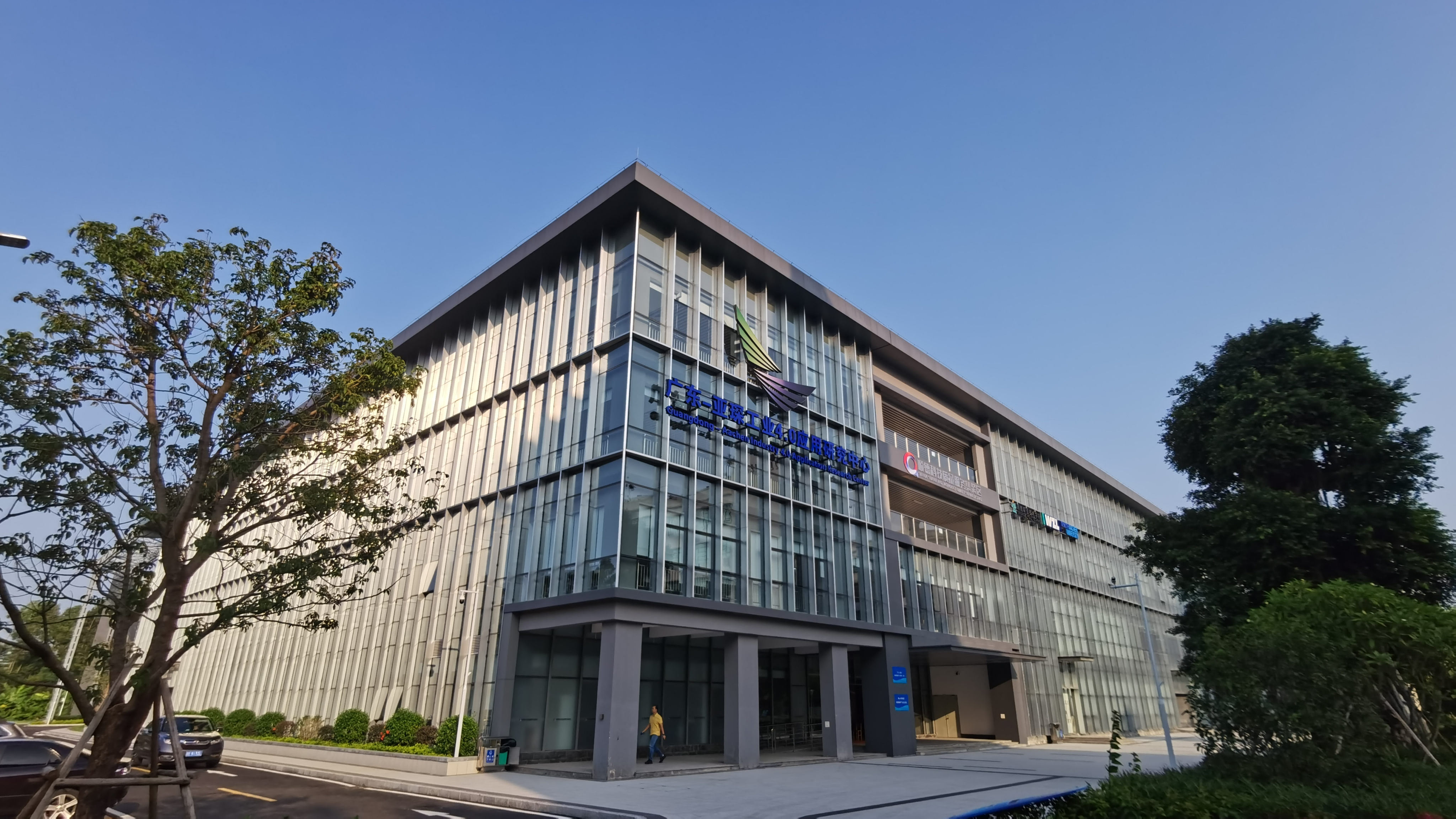 芒果体育官网顺职院党委书记李先祥：深化产城教融合更好服务区域经济社会高质量发展(图2)