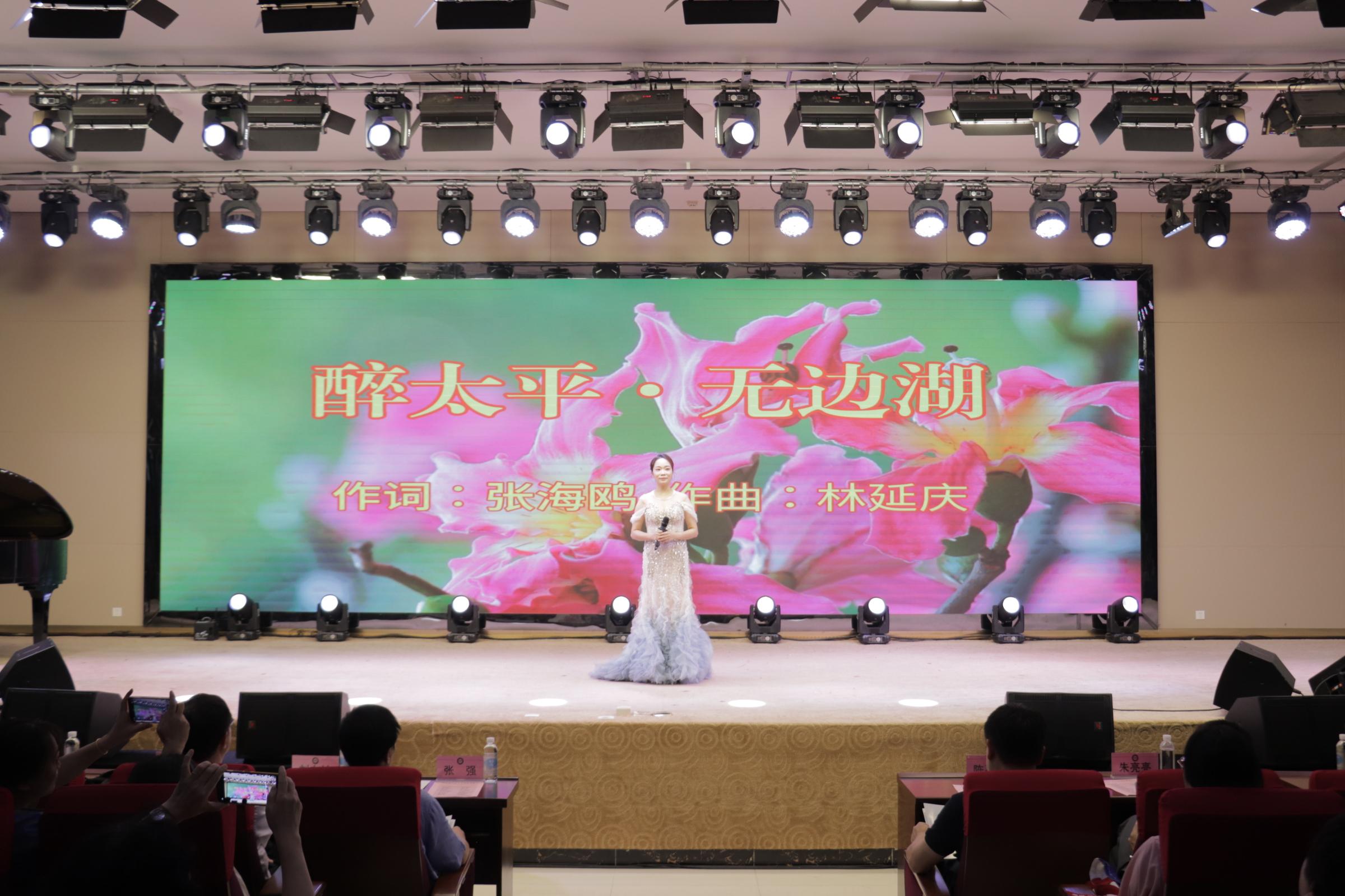 8《醉太平·无边湖》-林延庆老师.JPG