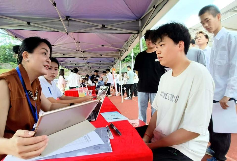 百万英才汇南粤活动_华南商贸职业学院实习招聘会_招聘会