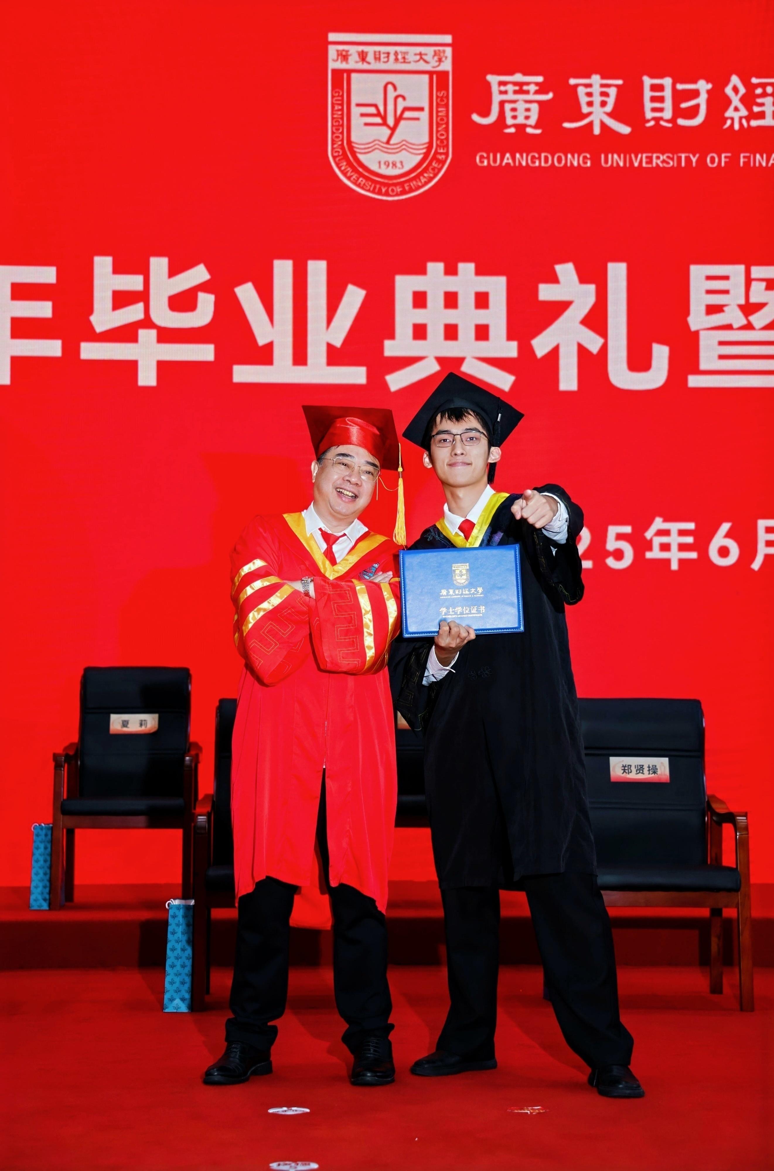 郑贤操书记2.jpg