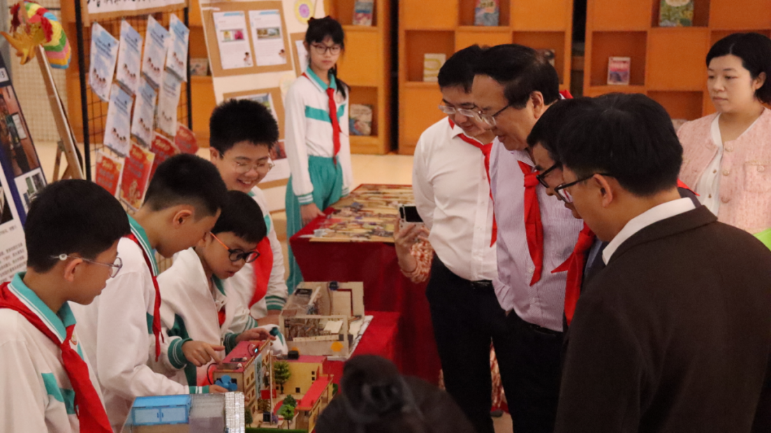 体育东教育集团开学“创”翻新学期(图3)