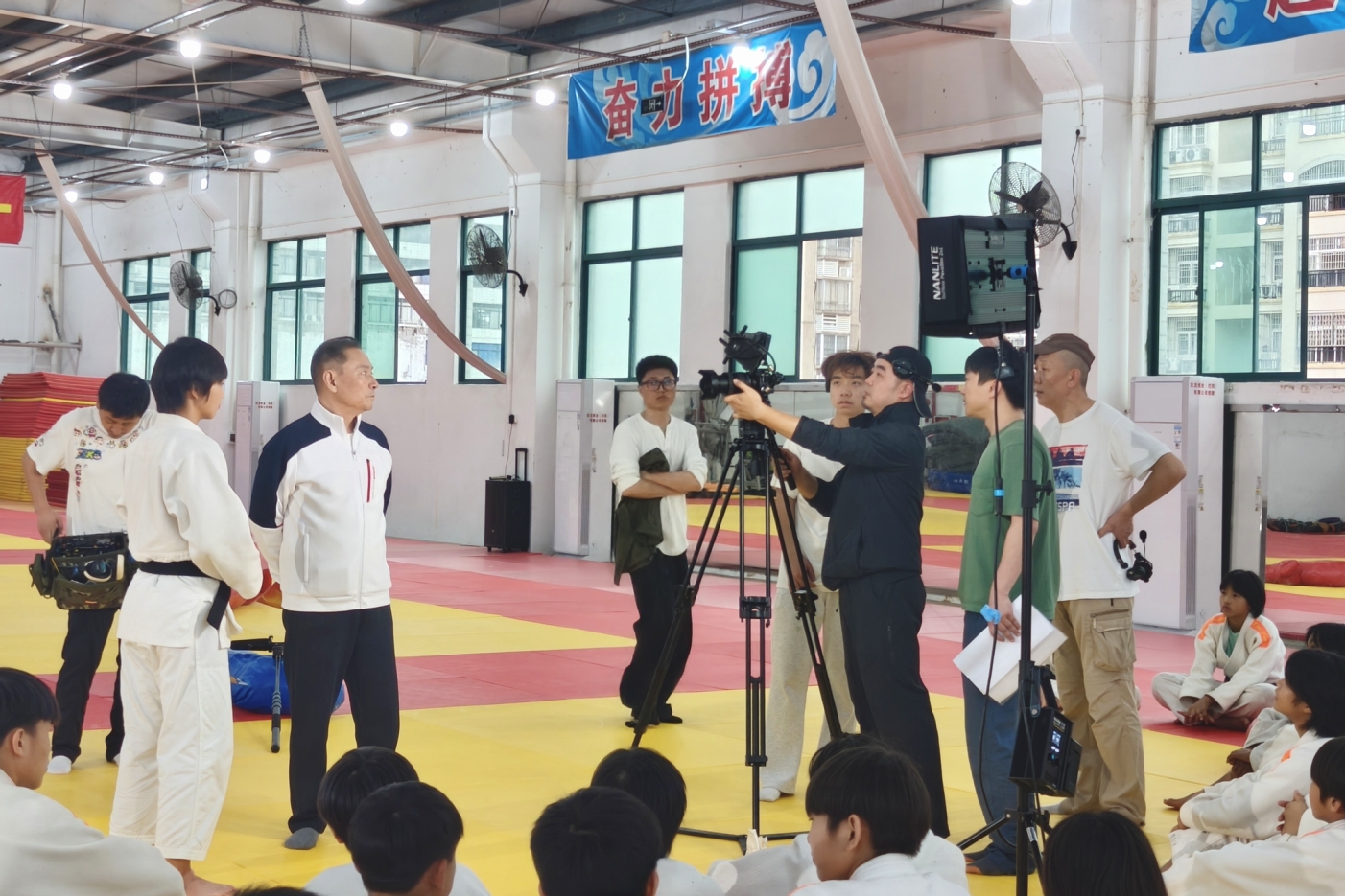 华珠出品！微短剧《不服就摔》在2026肇庆广府文化庙会开机亮相(图6)