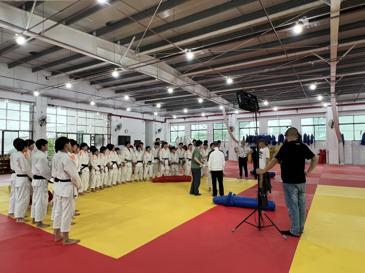 华珠出品！微短剧《不服就摔》在2026肇庆广府文化庙会开机亮相(图5)