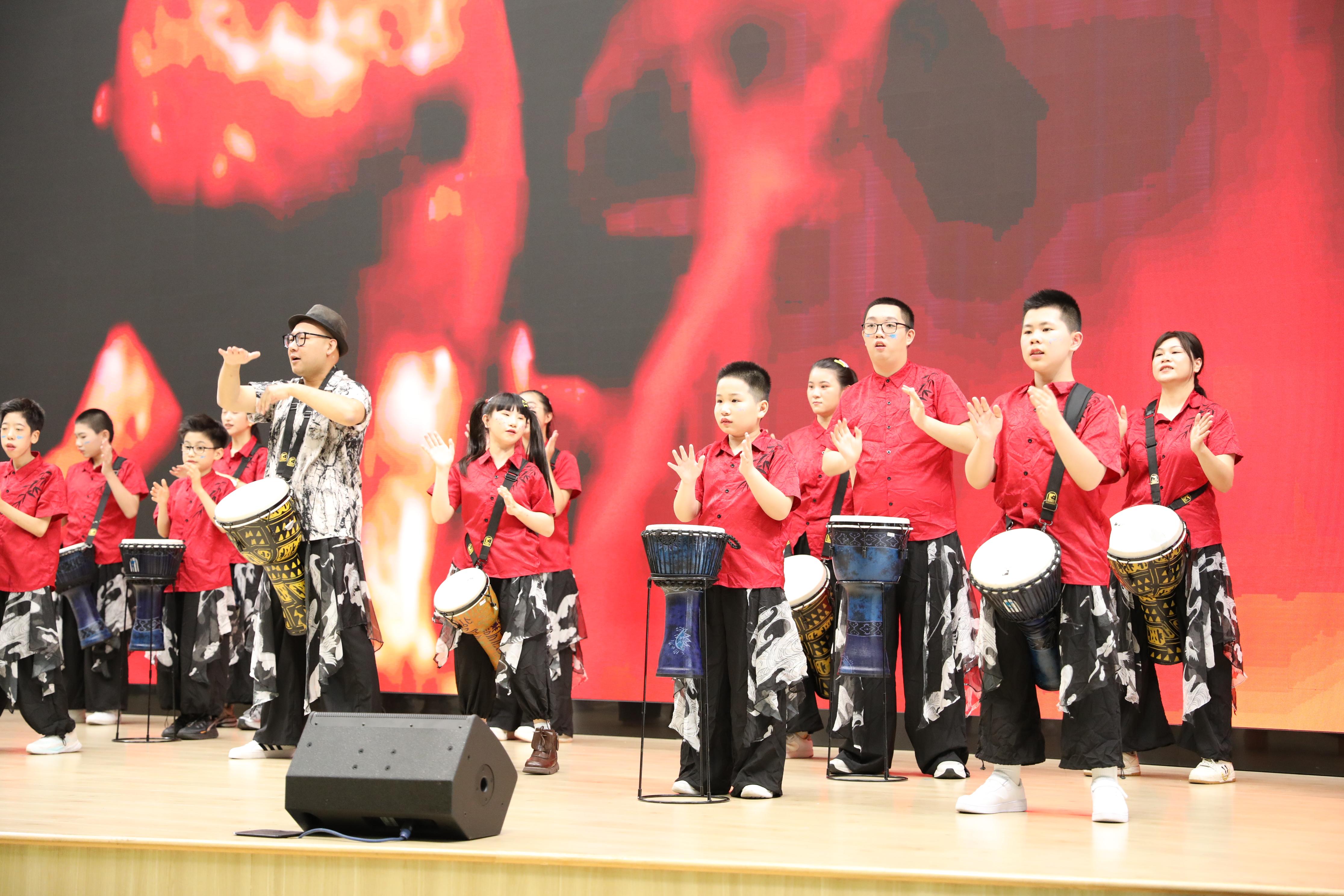 如何学会接纳让孤独症孩子向阳而行?|小杰探现场(图4)