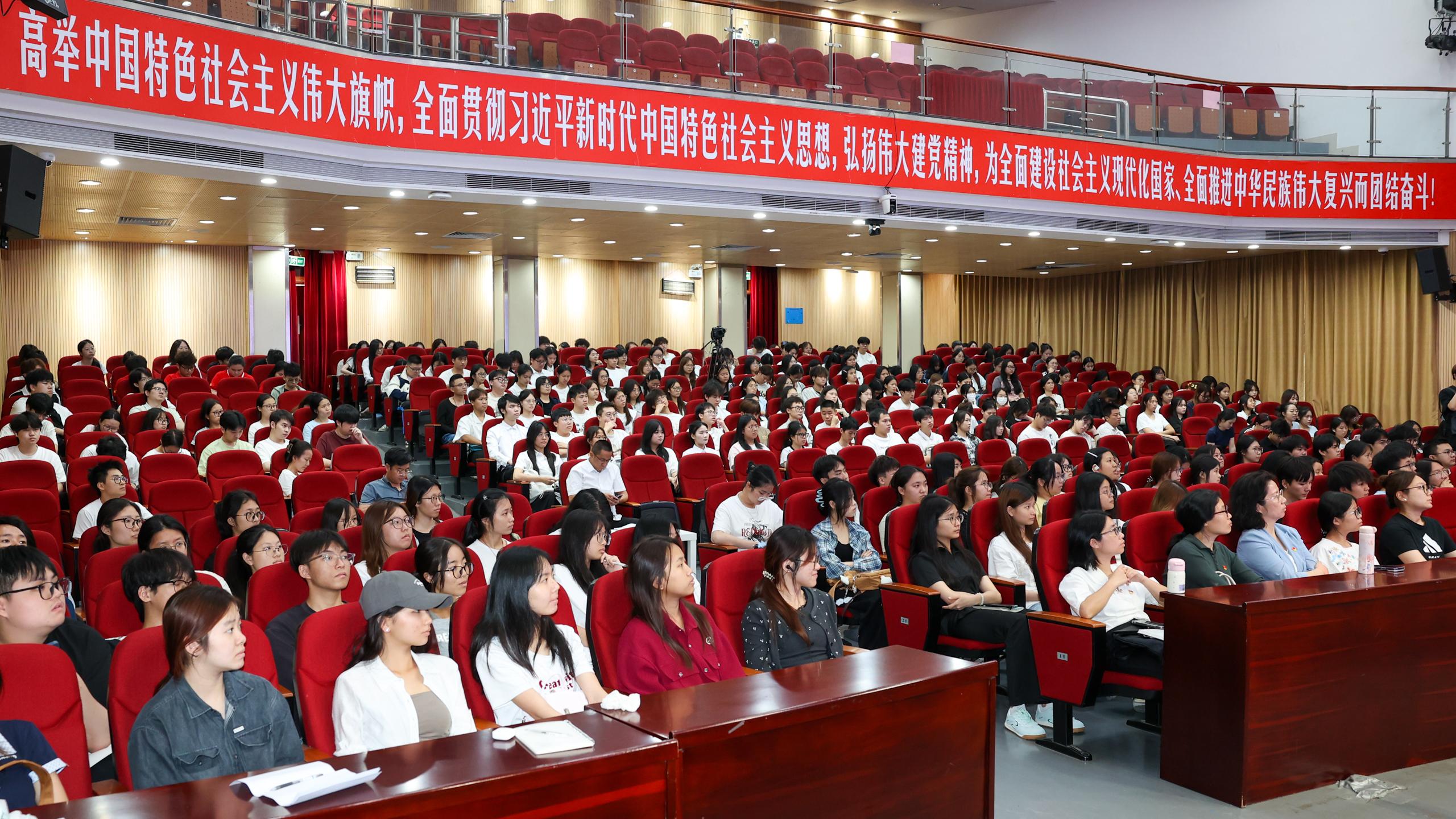 职业教育何以能挺直脊梁?高职书记开讲新学期“思政第一课”(图3)