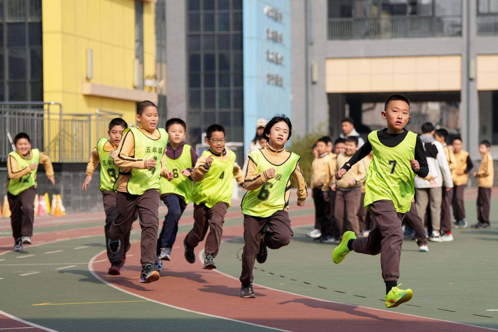 独家报告|广东中小学体育调研报告发布近视率较2020年下降33%(图2)