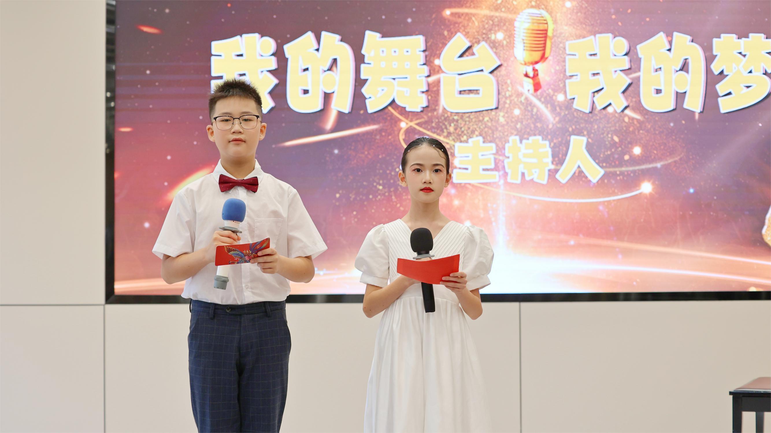 10.温暖的共同体：每一份守护都汇成光。主持.jpg