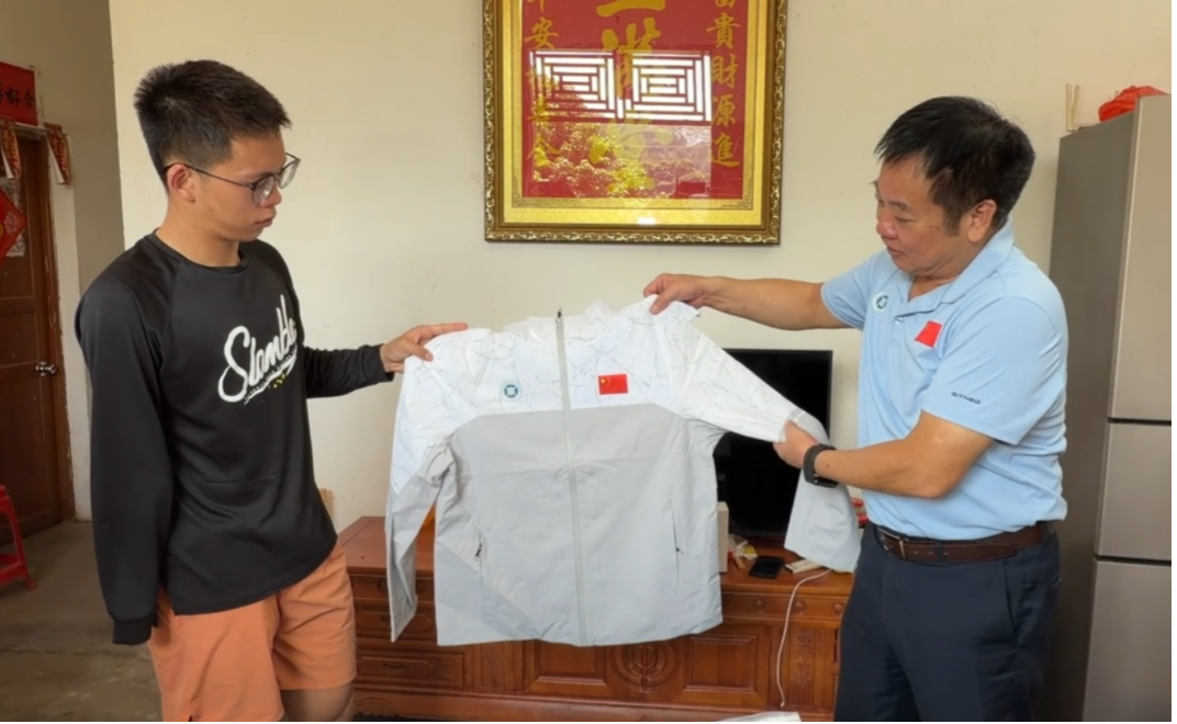 手握通知书心向篮球场！独臂少年张家城开启大学之路(图2)