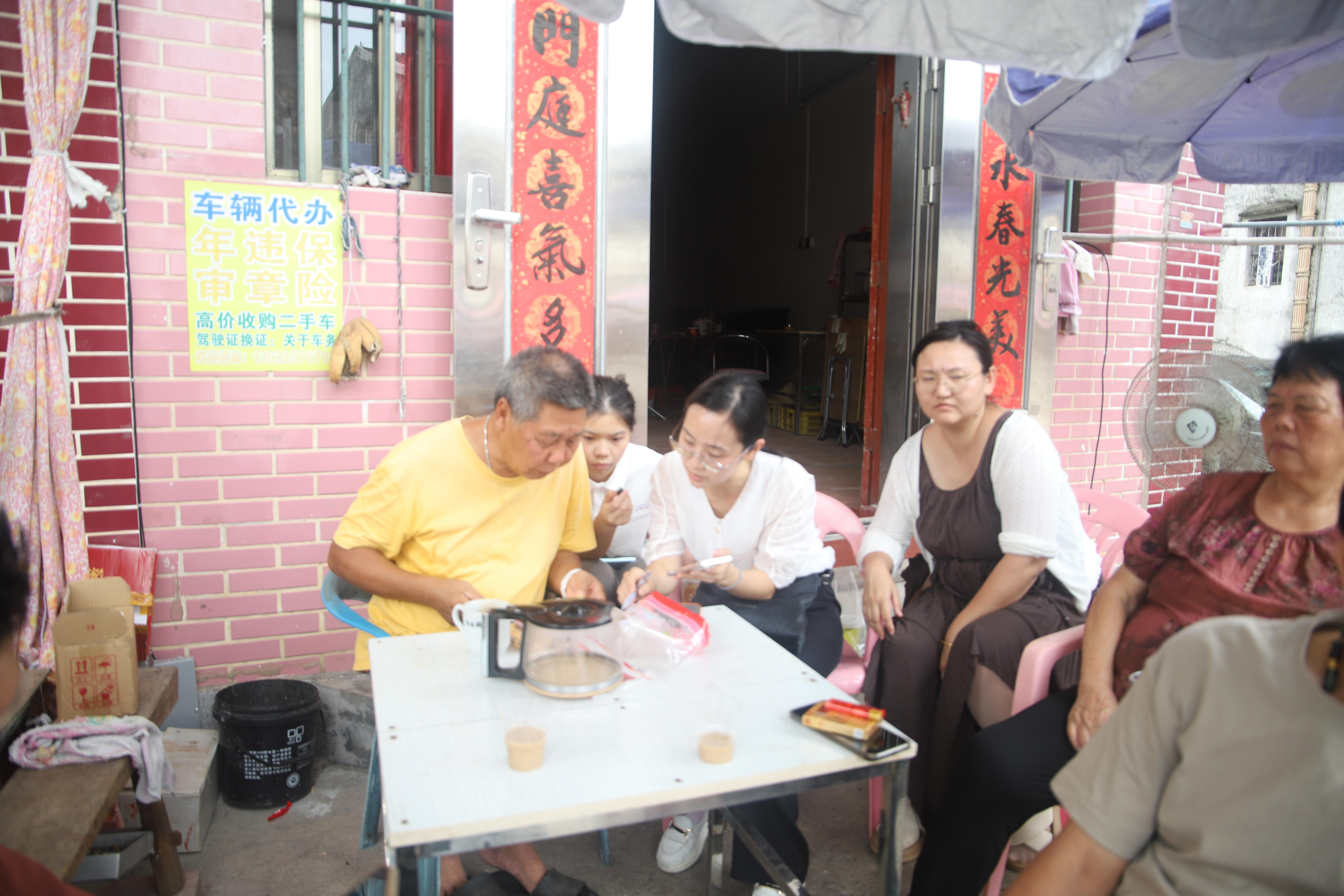 团队成员再次拜访乡贤“平叔”.jpg